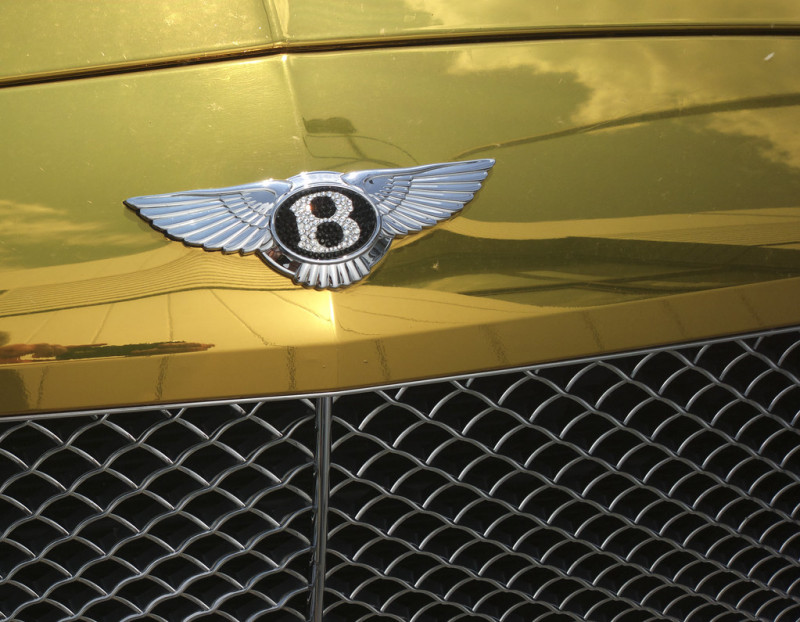 揚名立萬的翅膀　賓利Bentley Logo的真正涵意