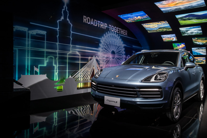 体验并肩畅驰 Porsche Cayenne 快感登台