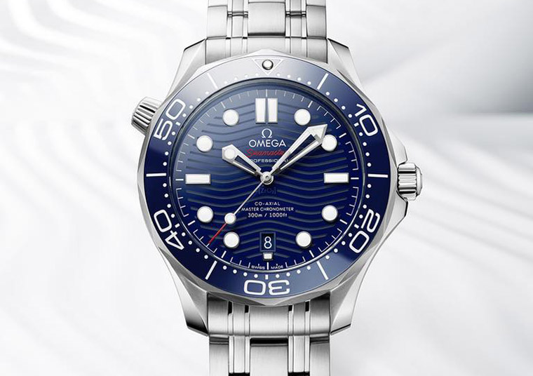 炎炎夏日 最應景的5款藍色潛水錶