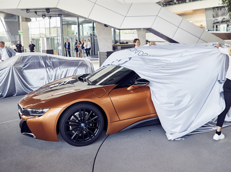 BMW i8 Roadster First Edition首批200辆敞篷交付　前18辆专属会员