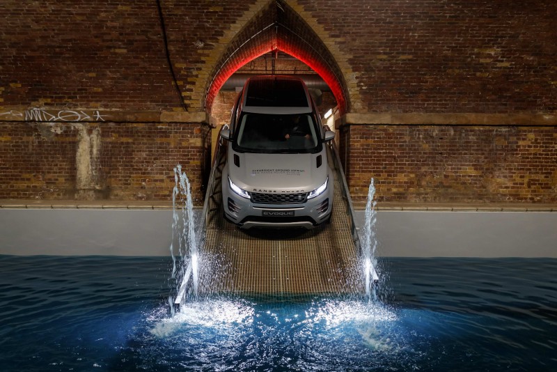豪华小型SUV二代现身　Land Rover Range Rover Evoque涉水深度达600mm