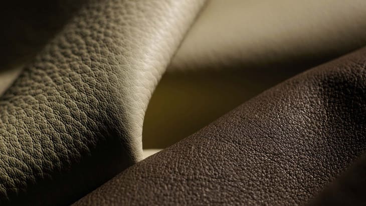 真皮沙发常见皮料等级：苯染皮Aniline Leather、半苯染皮Semi-Aniline Leather和涂料皮Pigment是什麼？ 