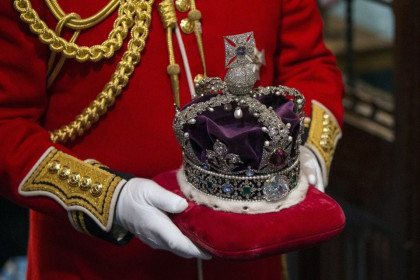 一般的珠寶根本不夠看 數萬件的英國皇室珠寶才是珍貴又稀有