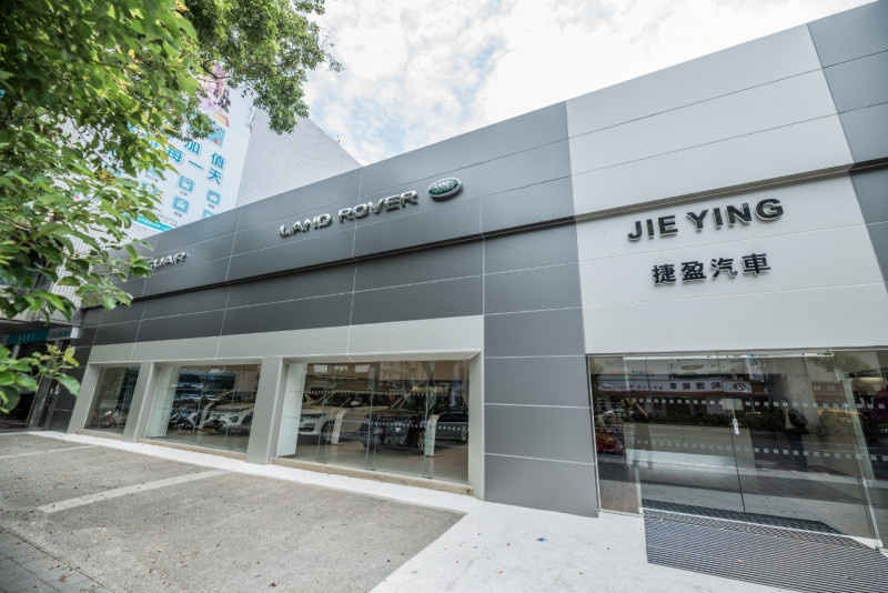 Jaguar Land Rover台中文心展示中心开幕