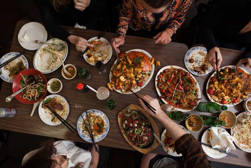 为何中餐不像西餐一样有标准的餐桌礼仪？