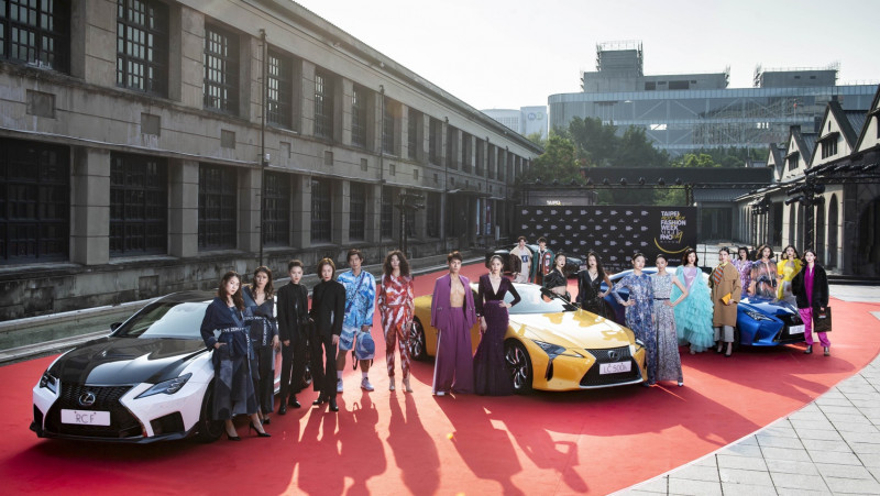 艺术时尚的魅惑座驾　LEXUS LC绝美限量版登上2019台北时装周