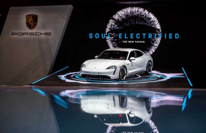 保时捷Porsche Taycan现身2020新车大展　