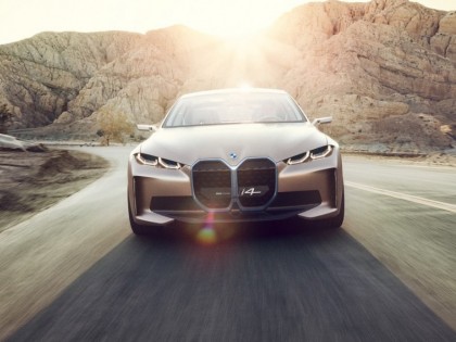 听听看未来电动车加速声变这样！BMW Concept i4 电影大师配乐