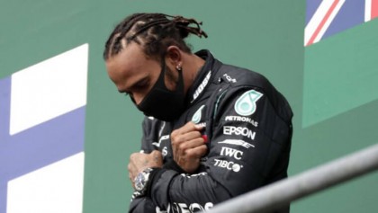 Lewis Hamilton F1比利時站摘下冠軍，致敬黑豹時手戴IWC大飛