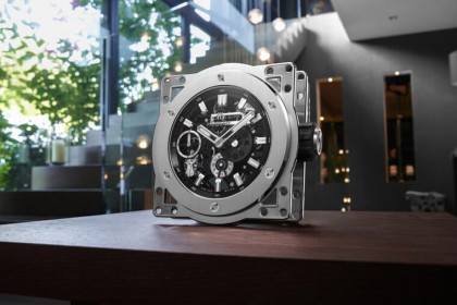 宇舶與知名品牌合作將Meca-10手錶改造成座鐘