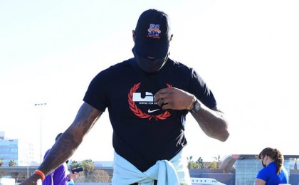 湖人一哥LeBron James熱身賽首度出賽 賽前戴AP手錶超吸睛