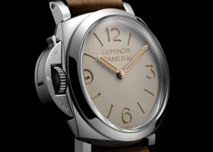PAM01075是沛纳海Luminor第一次推出的浅色面盘左冠表