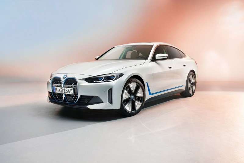 BMW最新i4四门电动跑车外观设计曝光