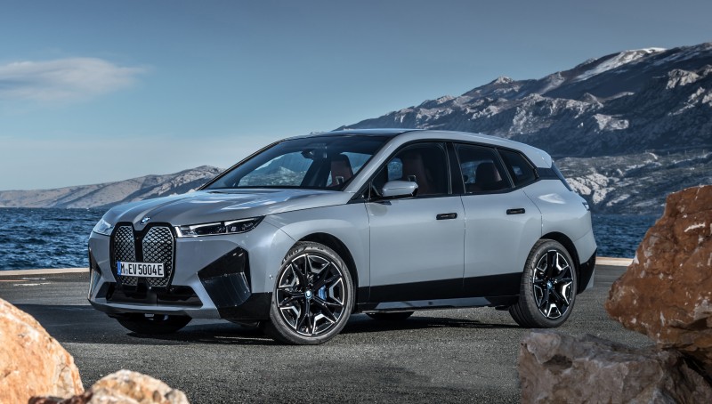 2022 BMW iX xDrive50純電休旅車登場  碳纖維車身516匹馬力