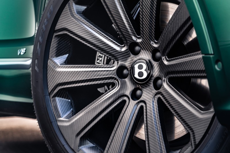 宾利推出Bentayga专用22吋碳纤维轮圈