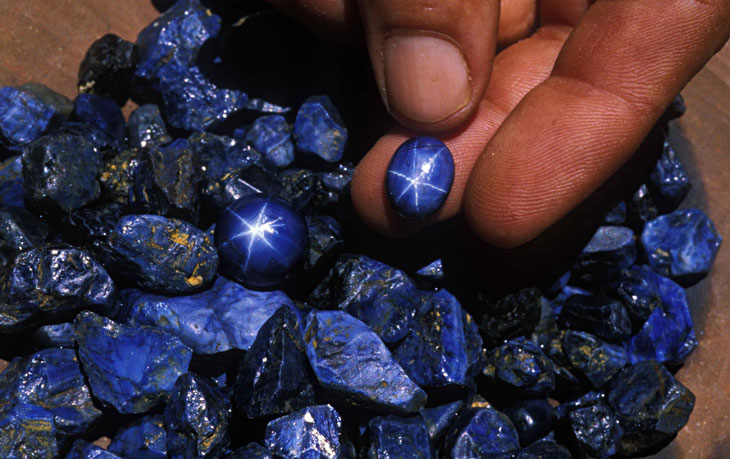 全球最大星光藍寶石250萬克拉被發現  初估價值一億美金
