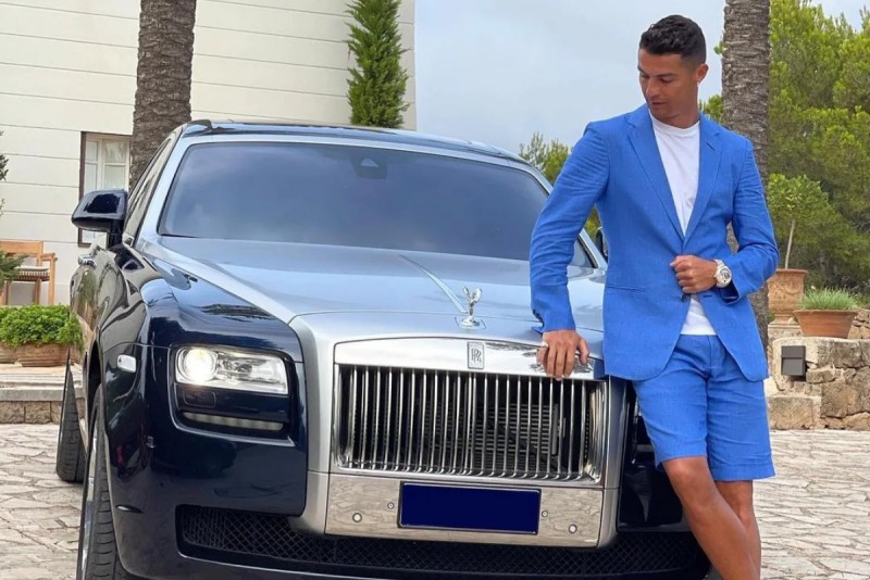 足球金童C罗最新战利品劳斯莱斯Rolls-Royce Ghost  收到超过1400万粉丝喝采