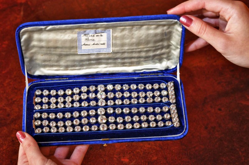 法國瑪麗安東尼皇后最愛的鑽石手鐲即將拍賣