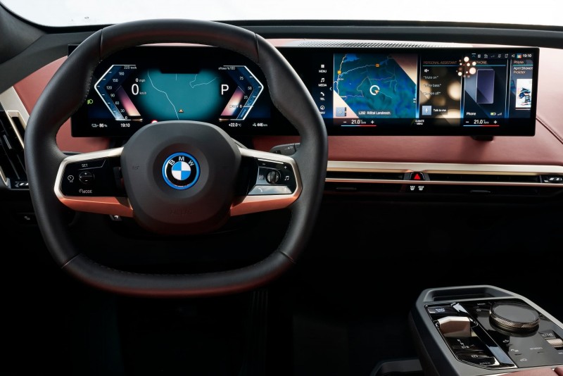 純電BMW iX休旅、i4四門跑車 超懂人心的八大科技特色