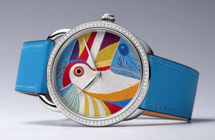 愛馬仕Arceau工藝錶以琺瑯與絲線描繪傳神巨嘴鳥圖案