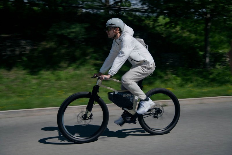 BMW也做电动自行车时速高达60 km 续航300公里