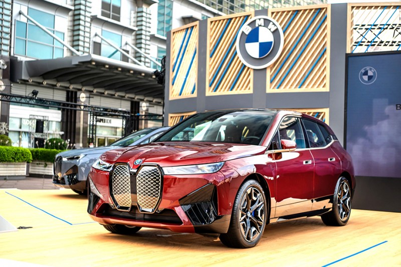 BMW iX電動休旅車預購超過600台  熱門雙車型320萬起 