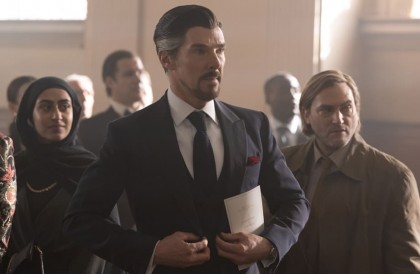 漫威熱映強片《奇異博士2：失控多重宇宙》男主角班奈狄克康柏拜區手上這支錶搶戲功力一流