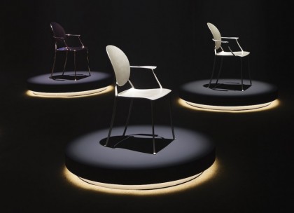 2022米兰家具展大亮点 设计之神Philippe Starck打造Miss Dior圆背椅