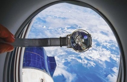 史上首支飛上太空的三軸陀飛輪手錶！