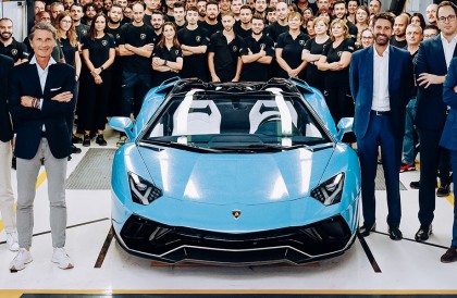 藍寶堅尼正式告別NA大牛 Lamborghini Aventador最後一輛下線交車