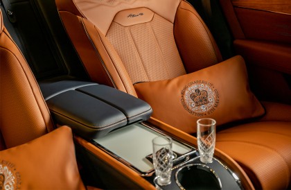 宾利庆祝英王查尔斯三世加冕特制Bentley靠垫