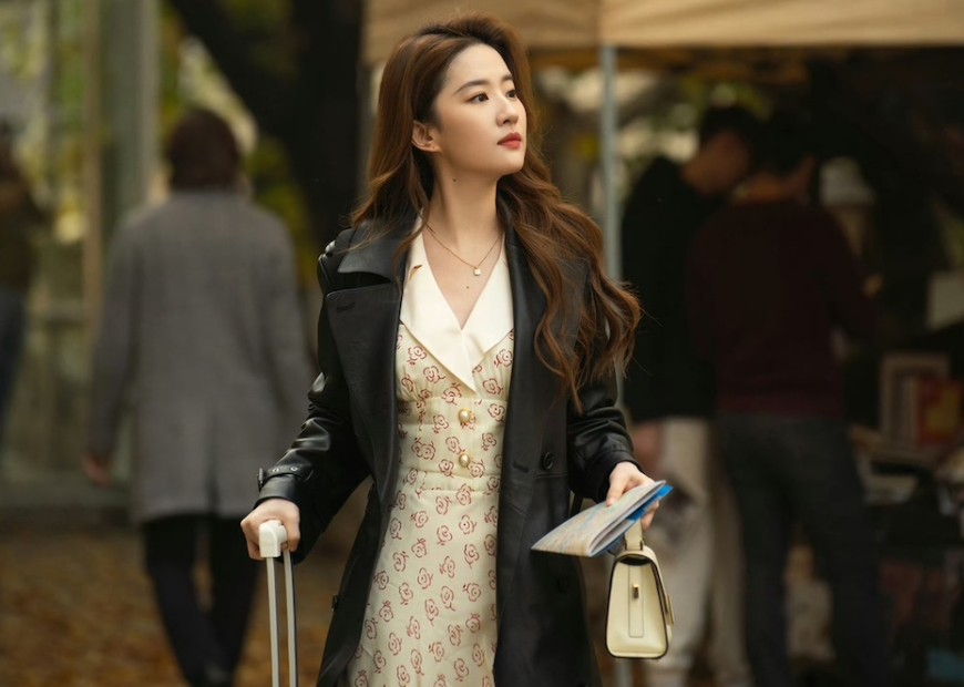 《玫瑰的故事》刘亦菲同款包Valextra Iside 完美打造女性魅力气场