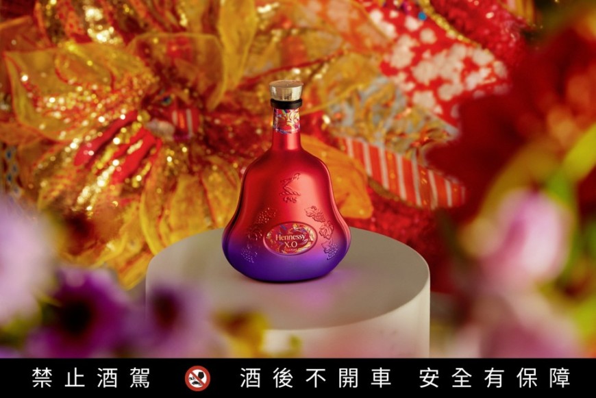 轩尼诗推出2025蛇年限定干邑系列 绝美酒瓶展现东方文学之美