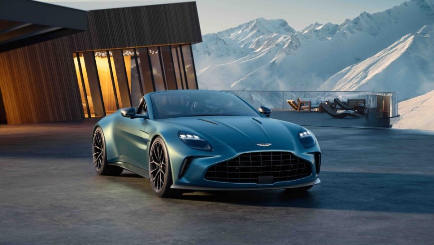 开篷6.8秒 2025 Aston Martin Vantage Roadster敞篷上空亮相