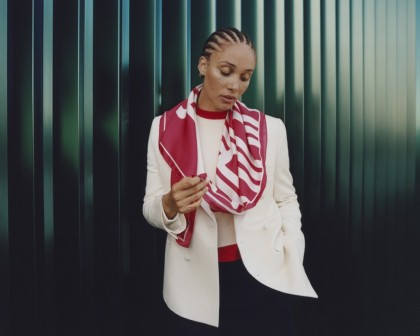 RANGE ROVER首個精品膠囊系列「The London Collection」夾克、絲巾、毛毯限量上線