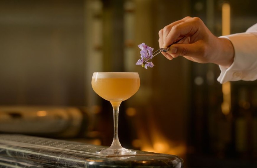 独栋三层酒吧成台北新地标!嘉佩乐酒店「The Glasshouse」为夜晚注入微醺浪漫
